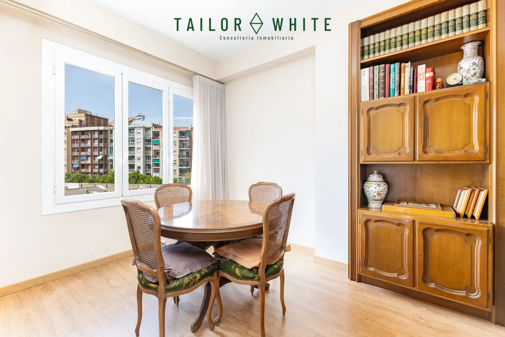 Comedor de Piso en venta en Barcelona con Calefacción y Terraza