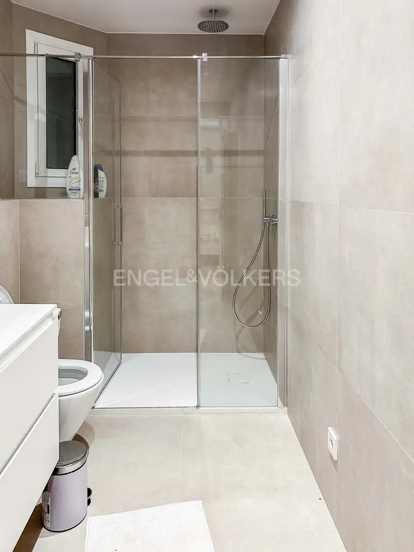Baño de Piso de alquiler en Barcelona con Aire acondicionado, Calefacción y Trastero