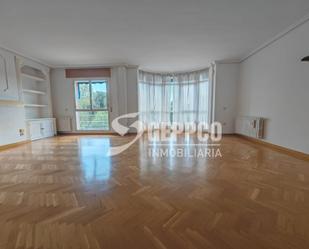 Living room of Flat to rent in Alcalá de Henares  with Heating and Parquet flooring