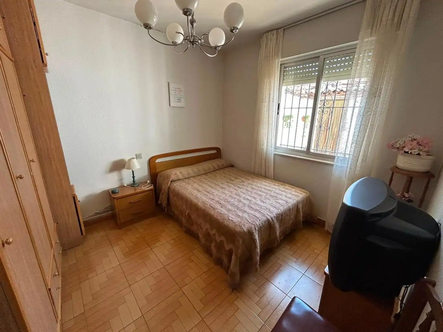 Dormitori de Casa adosada en venda en Villamañán amb Calefacció i Moblat
