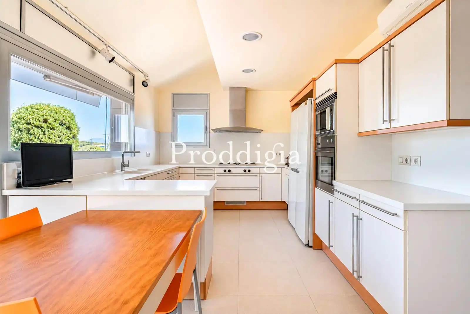 Kitchen of Houses for sale in Sant Cugat del Vallès  with Air Conditioner, Terrace and Storage room