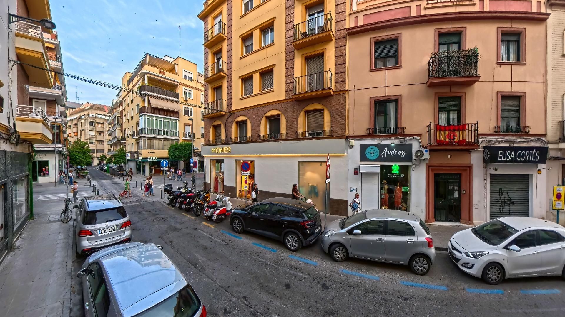 Exterior view of Flat for sale in  Sevilla Capital  with Air Conditioner and Storage room