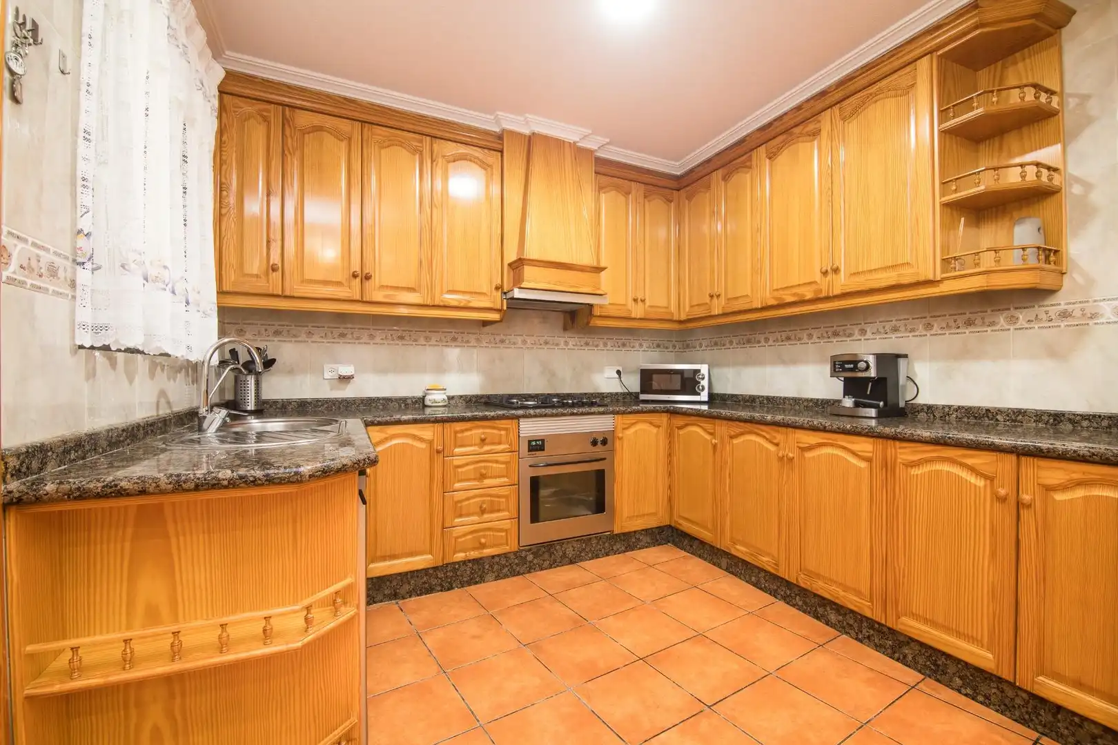 Kitchen of Houses for sale in Elche / Elx  with Private garden, Terrace and Storage room