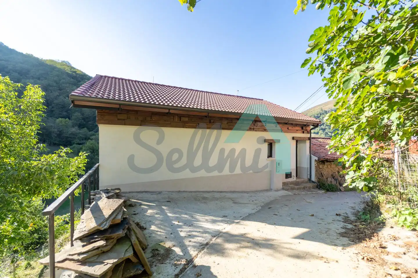 Vista exterior de Casa o chalet de alquiler en Mieres (Asturias) con Calefacción, Terraza y Amueblado