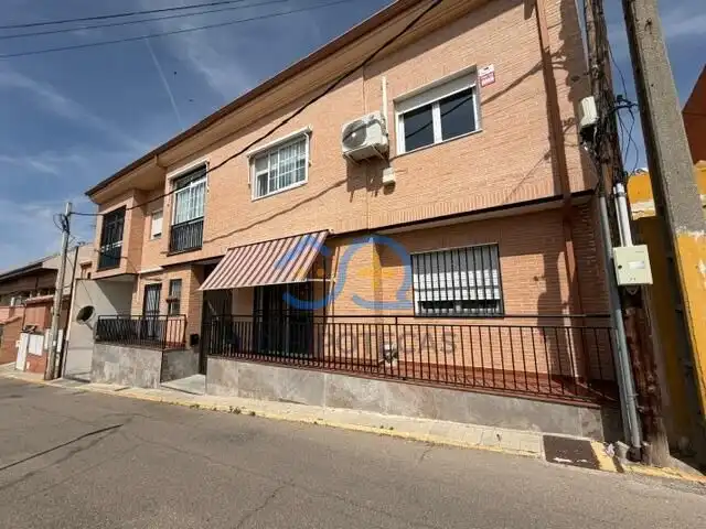 Vista exterior de Dúplex en venta en Numancia de la Sagra con Aire acondicionado, Calefacción y Alarma