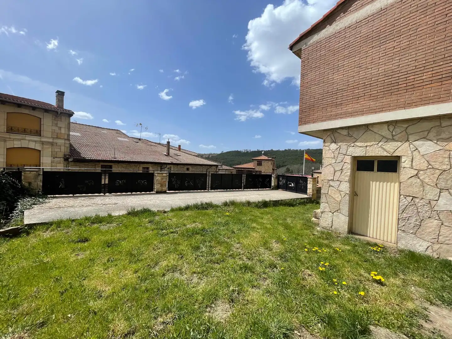 Vista exterior de Finca rústica en venda en Regumiel de la Sierra amb Jardí privat, Parquet i Traster