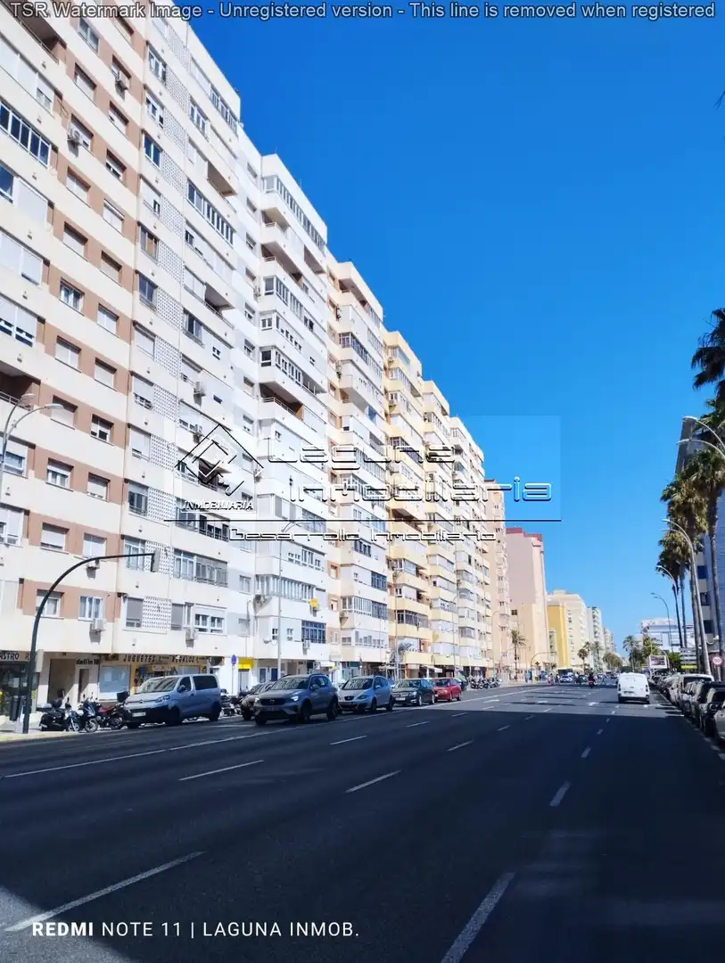 Vista exterior de Pis en venda en Cádiz amb Terrassa