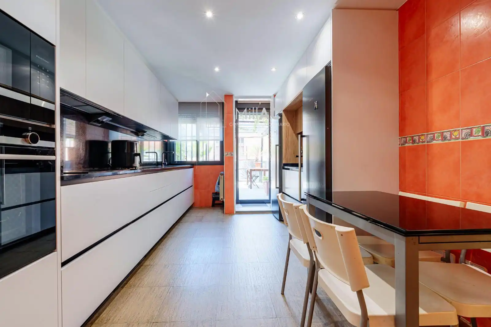 Cocina de Casa adosada en venta en Madrid con Aire acondicionado, Calefacción y Jardín privado