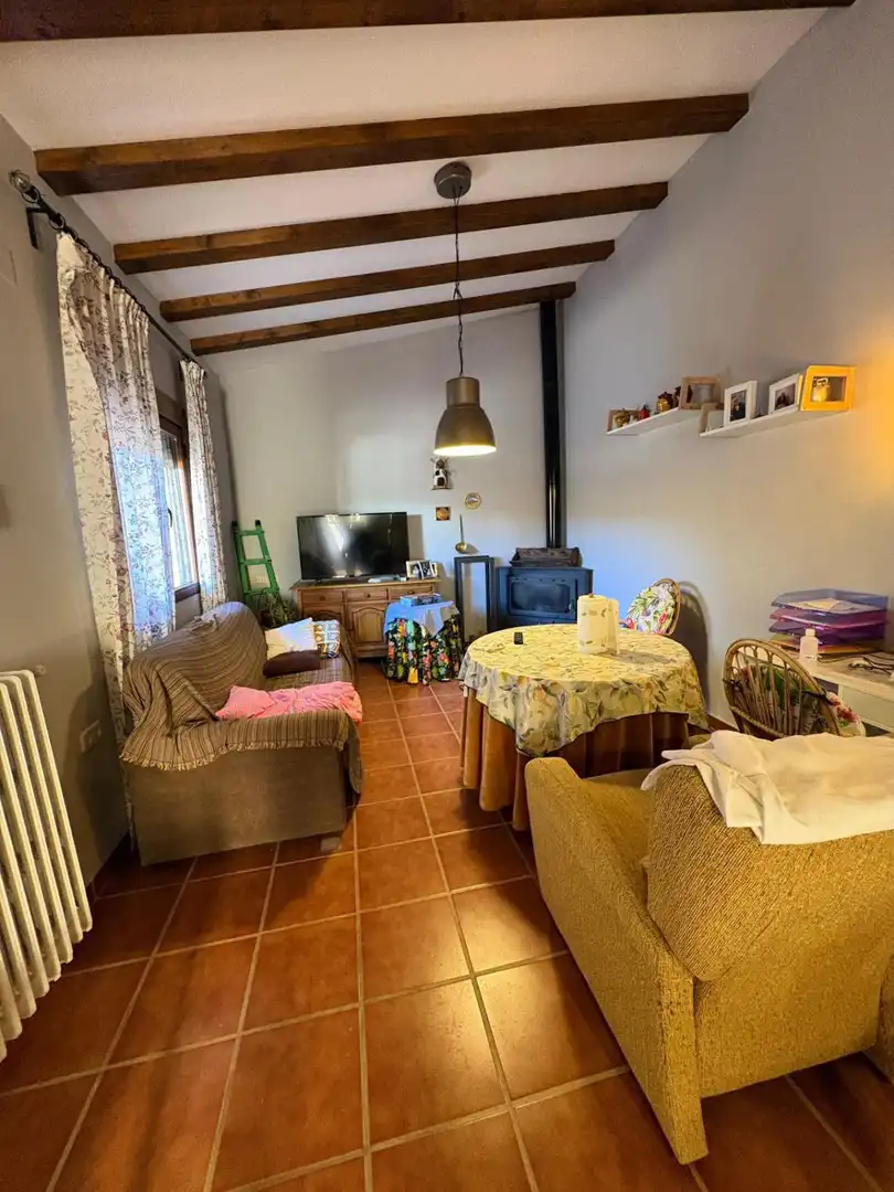 Sala d'estar de Casa o xalet en venda en Villagarcía del Llano amb Calefacció i Traster