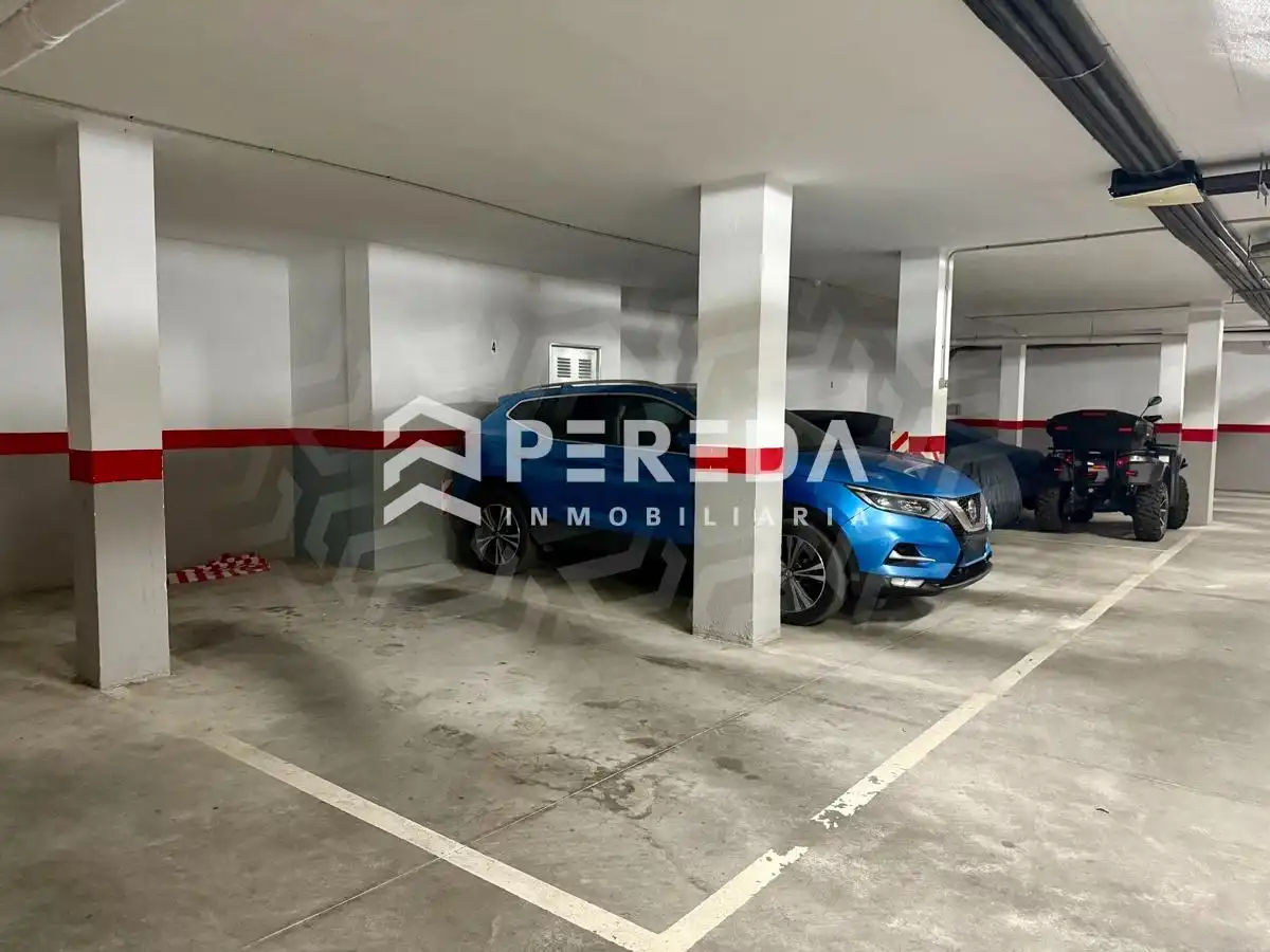 Aparcament de Apartament en venda en Roquetas de Mar amb Piscina comunitària
