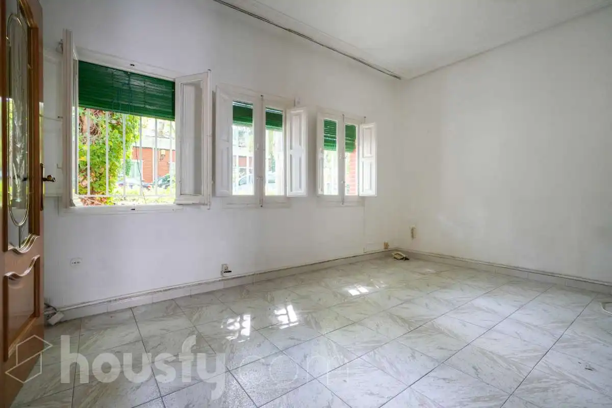 Living room of Houses for sale in Madrid  with Air Conditioner, Heating and Terrace
