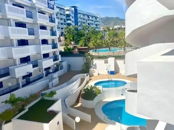 Vista exterior de Àtic en venda en Benalmádena amb Aire condicionat, Calefacció i Terrassa