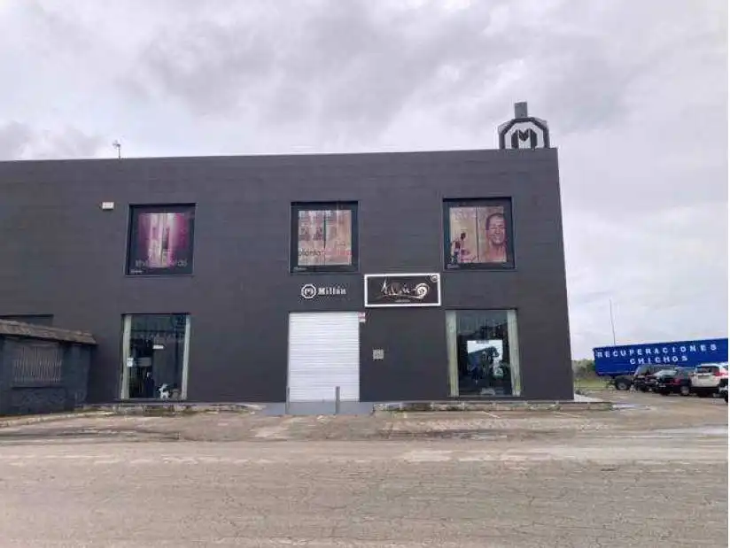 Local comercial en venta en Av Bahía de Algeciras, imagen 3