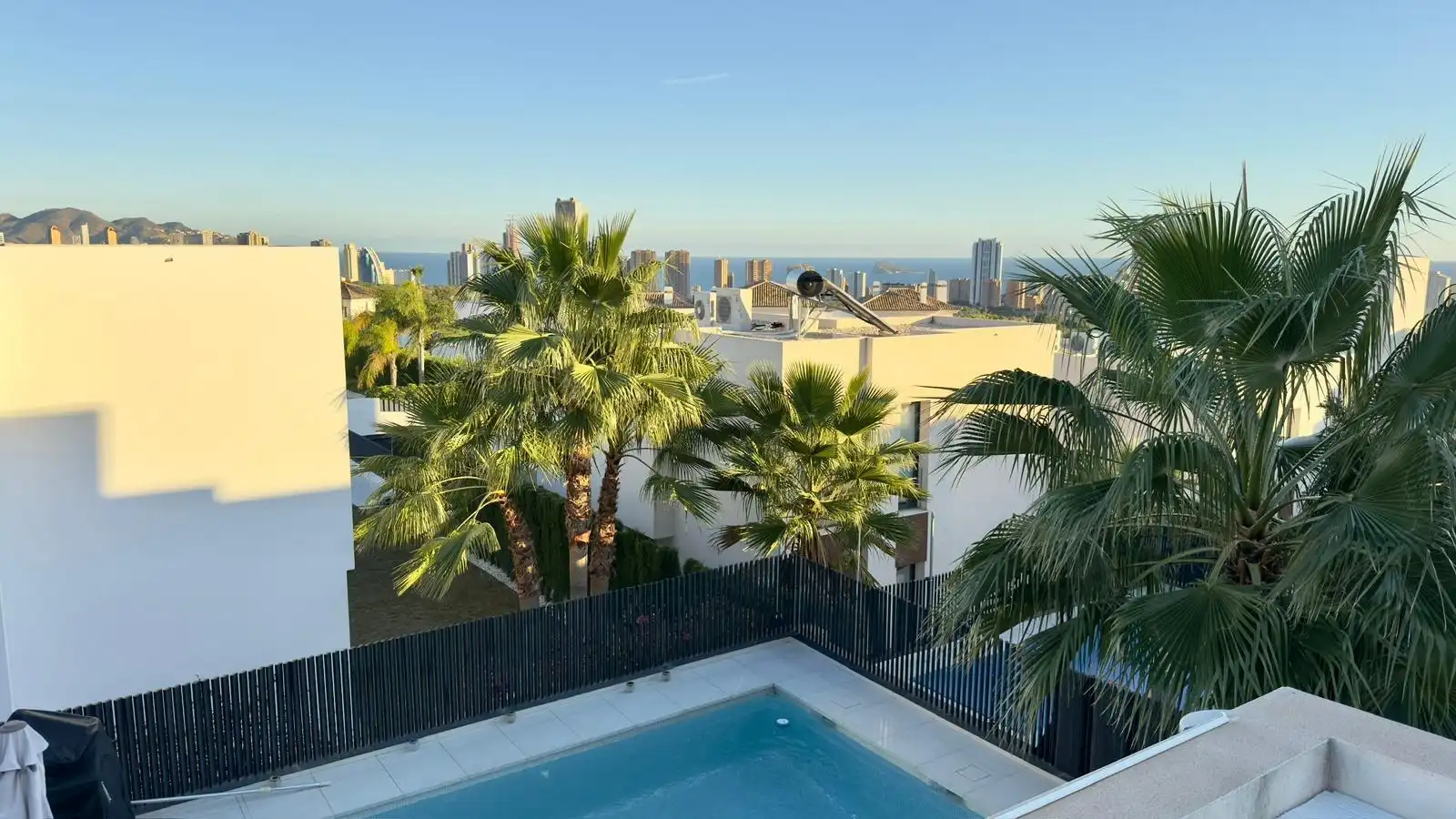 Vista exterior de Casa o chalet de alquiler en Finestrat con Aire acondicionado, Calefacción y Jardín privado