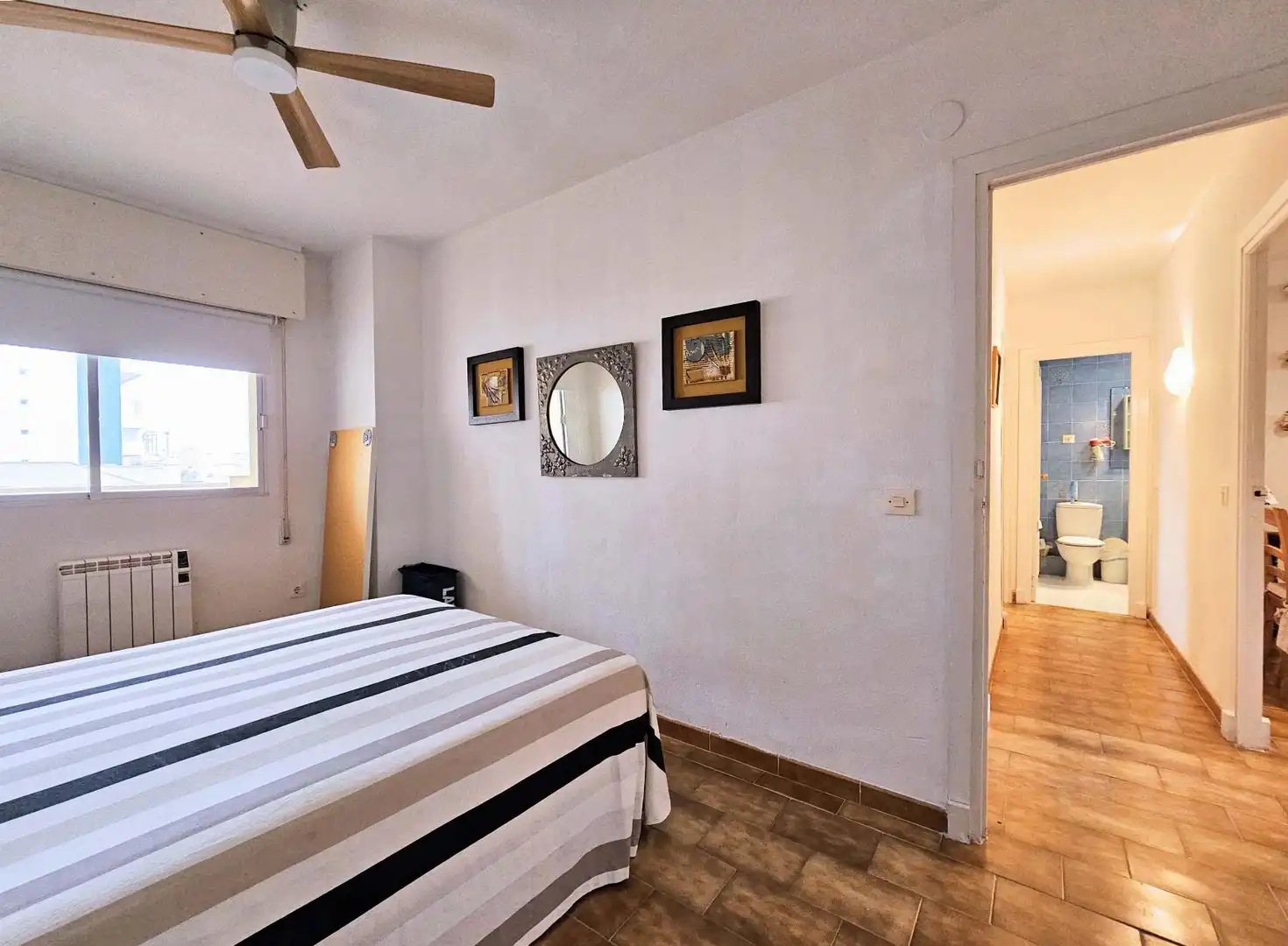 Dormitori de Apartament de lloguer en La Manga del Mar Menor amb Calefacció, Terrassa i Piscina comunitària