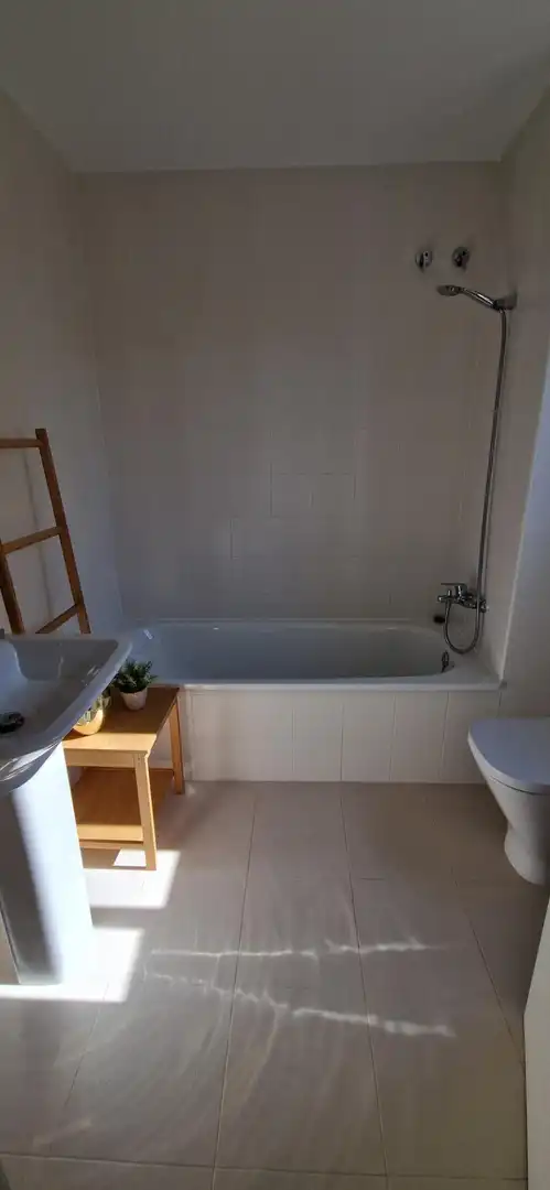 Badezimmer von Einfamilien-Reihenhaus zum Verkauf in Cullera mit Klimaanlage, Privatgarten und Terrasse