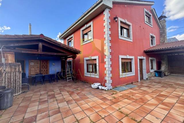 Casa-chalet en Venta en Santa María de Ordás