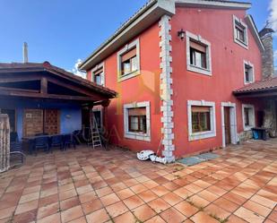 Vista exterior de Casa o xalet en venda en Santa María de Ordás amb Jardí privat i Internet