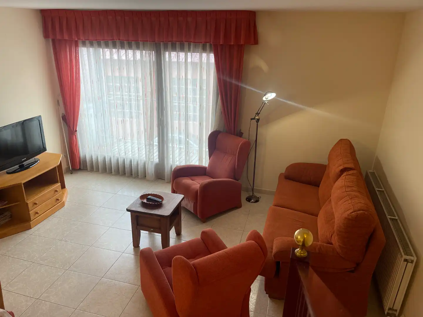 Sala de estar de Casa adosada en venta en Sant Joan de les Abadesses con Calefacción, Jardín privado y Trastero