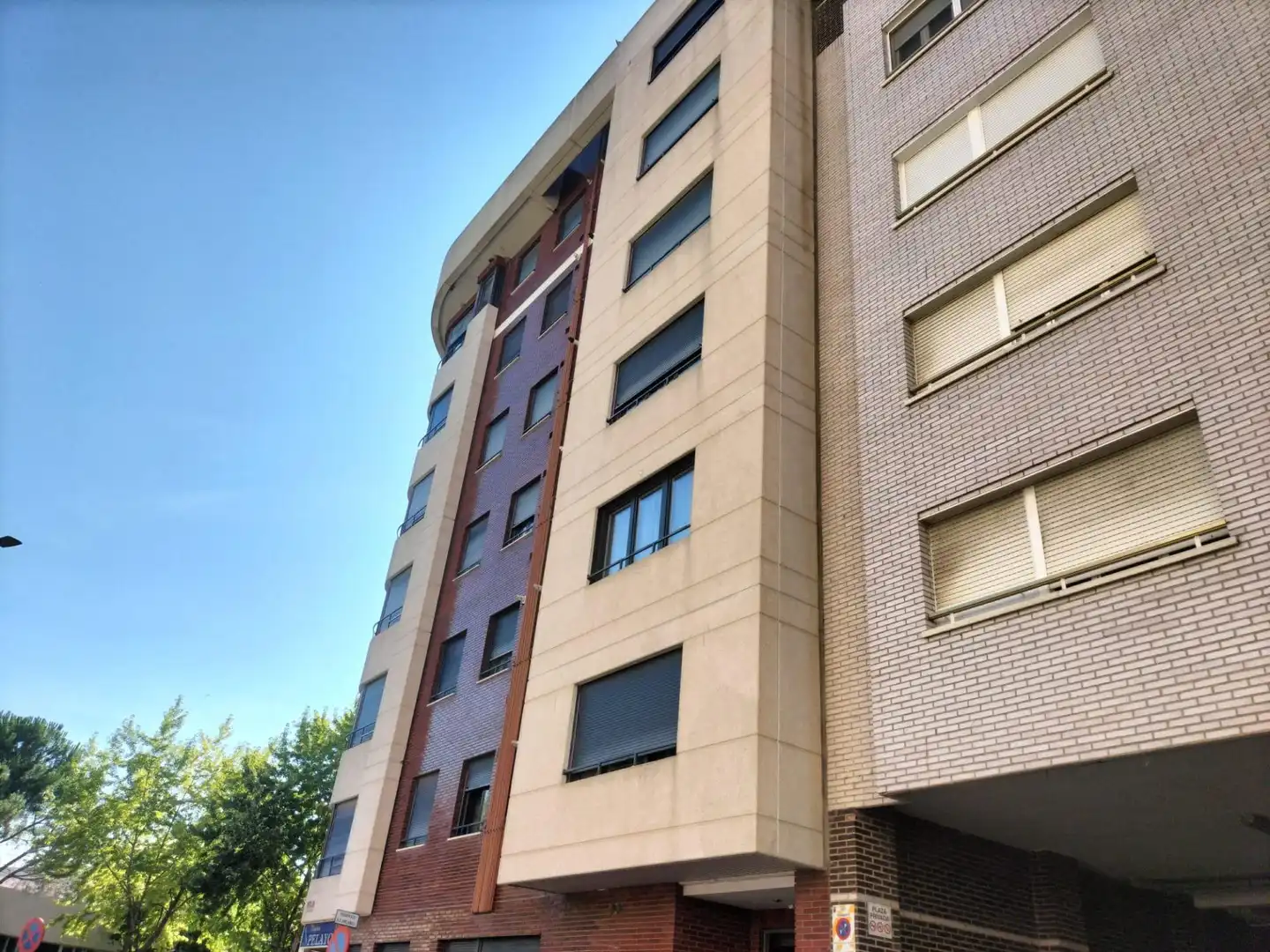 Außenansicht von Dachboden zur Miete in Palencia mit Heizung, Parkett und Terrasse