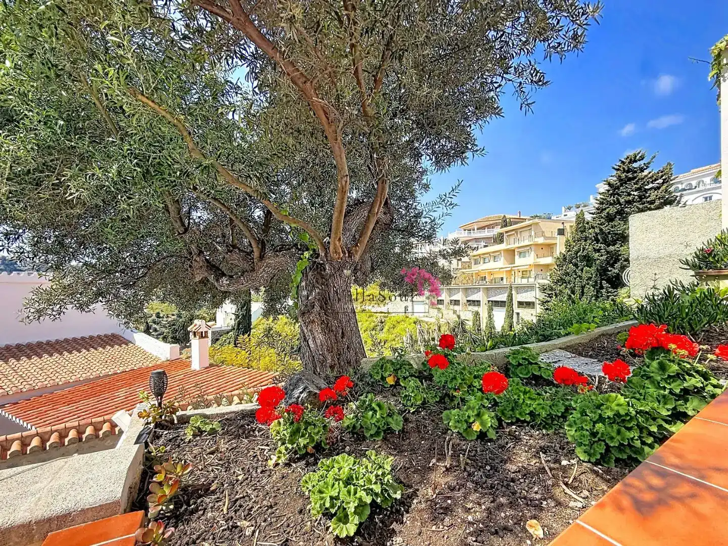Vista exterior de Casa o xalet en venda en Almuñécar amb Aire condicionat, Piscina i Balcó