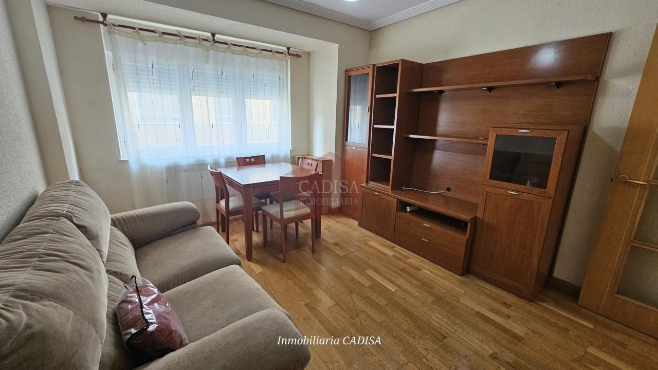 Sala d'estar de Pis de lloguer en Salamanca Capital amb Calefacció, Moblat i Balcó