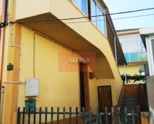 Vista exterior de Casa adosada en venda en Ourense Capital  amb Calefacció, Jardí privat i Balcó