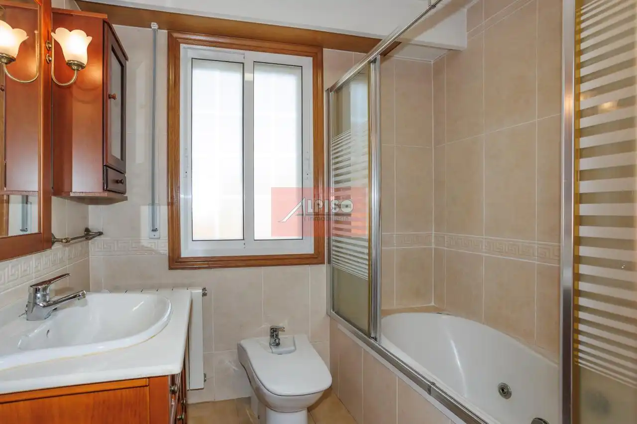 Baño de Casa o chalet en venta en O Carballiño   con Calefacción, Jardín privado y Terraza