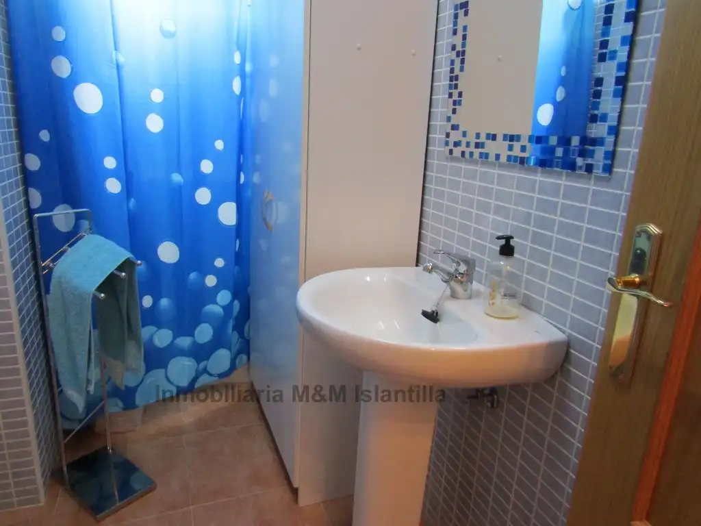 Baño de Piso en venta en Isla Cristina con Aire acondicionado, Terraza y Amueblado