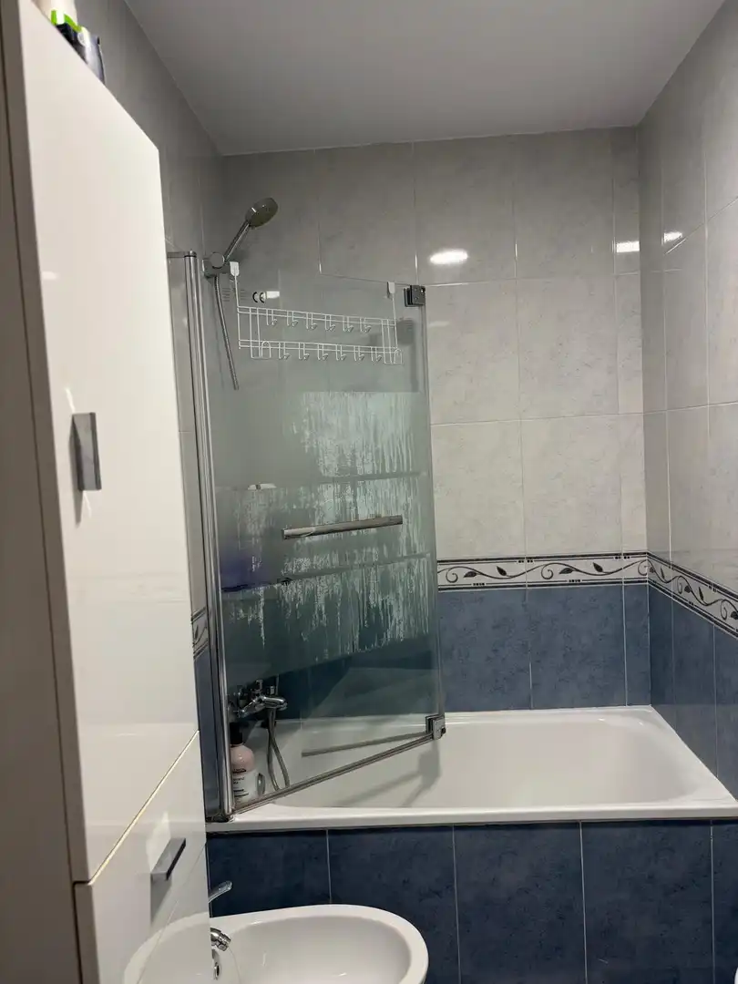 Bany de Apartament de lloguer en Estepona amb Aire condicionat, Calefacció i Terrassa