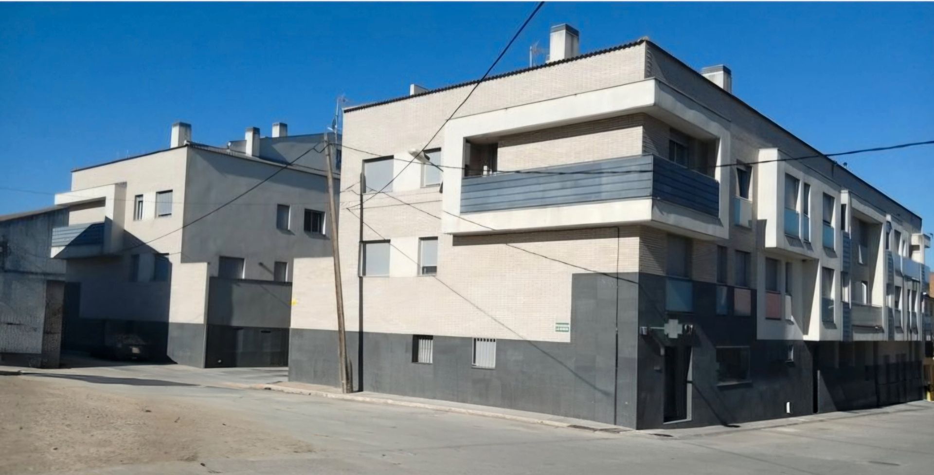 Vista exterior de Planta baixa en venda en Els Alamús amb Calefacció, Parquet i Traster