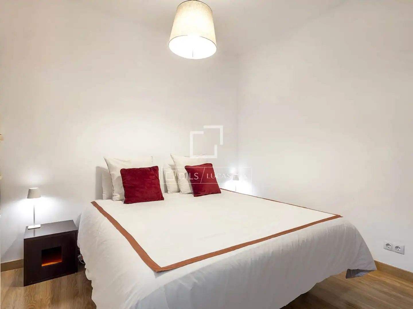 Schlafzimmer von Wohnung zum Verkauf in Barcelona mit Klimaanlage, Parkett und Terrasse