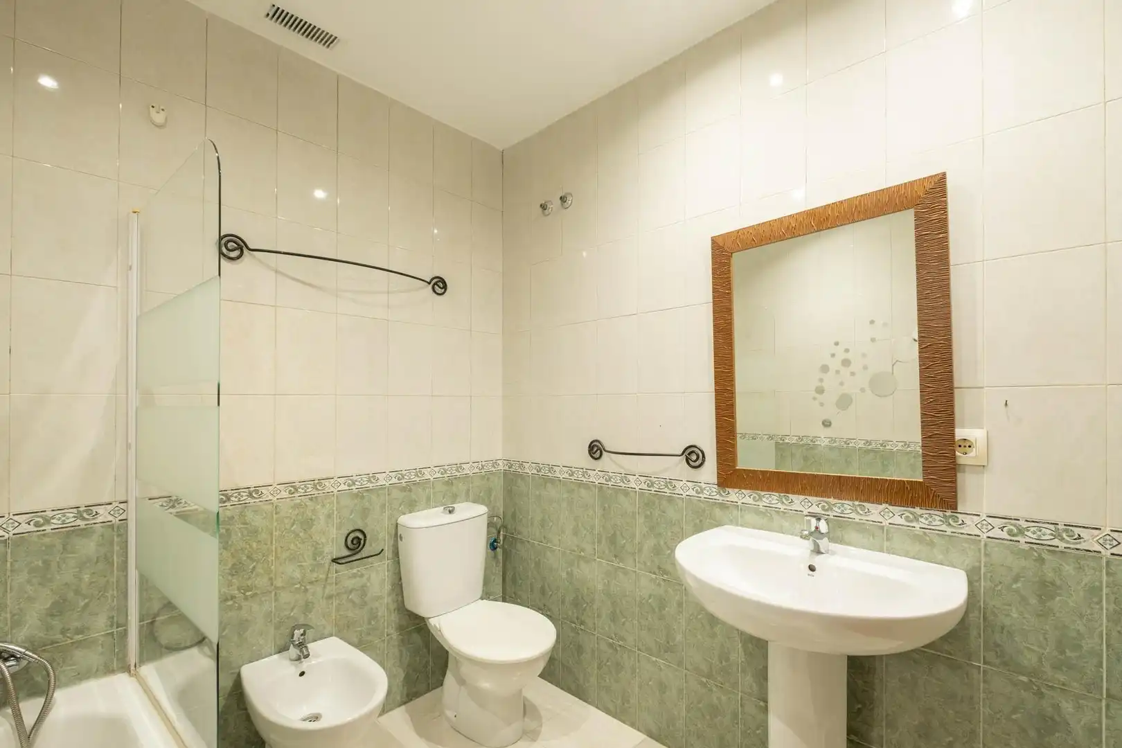 Baño de Dúplex en venta en Sevilla con Aire acondicionado y Piscina comunitaria