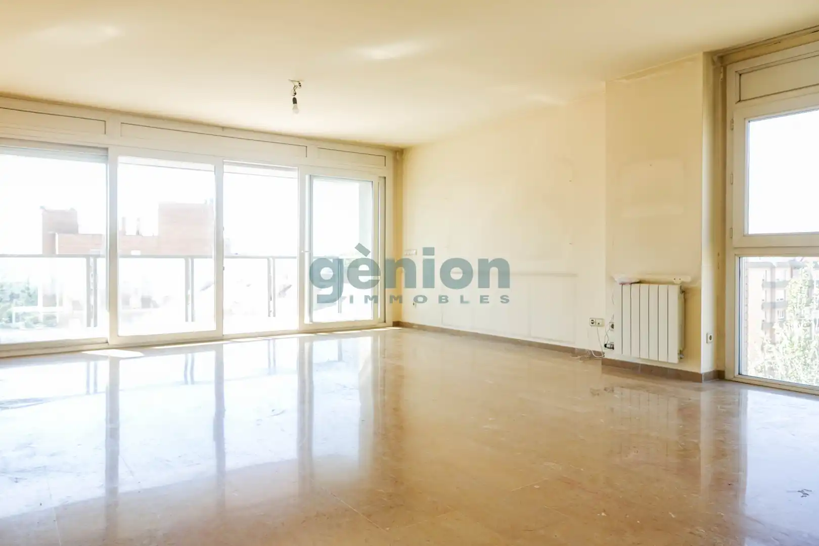 Appartamento con ascensore in vendita a Carrer Emili Grahit, imagen 2