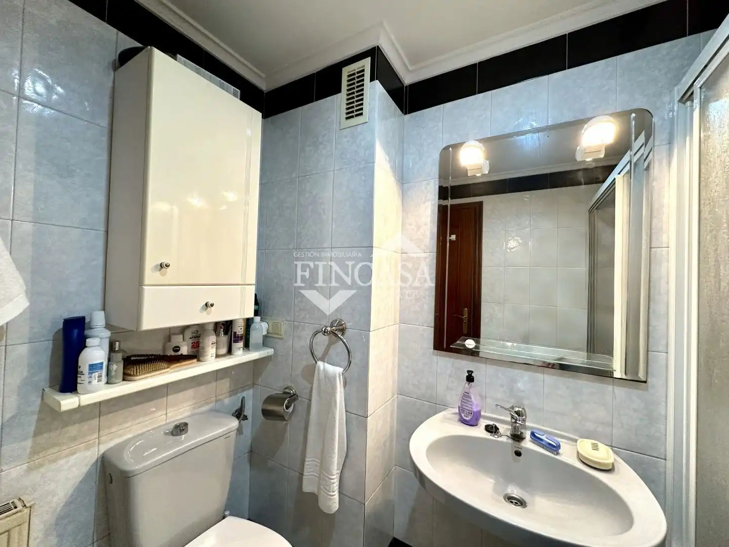 Baño de Piso en venta en Colindres con Calefacción, Parquet y Terraza