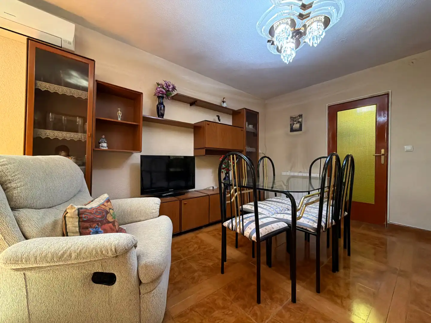 Living room of Flat for sale in Madrid  with Air Conditioner, Heating and Furnished