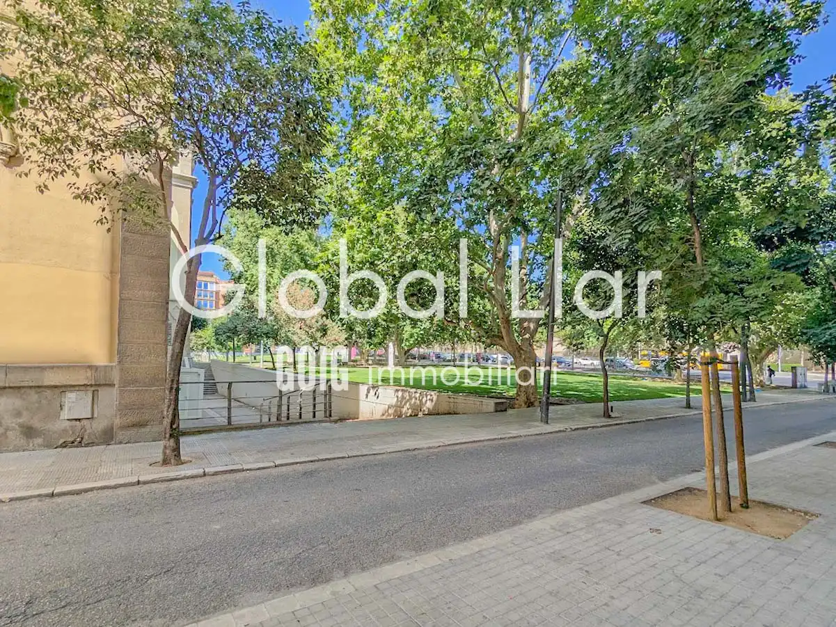 Außenansicht von Wohnung zum Verkauf in Lleida mit Klimaanlage, Heizung und Balkon