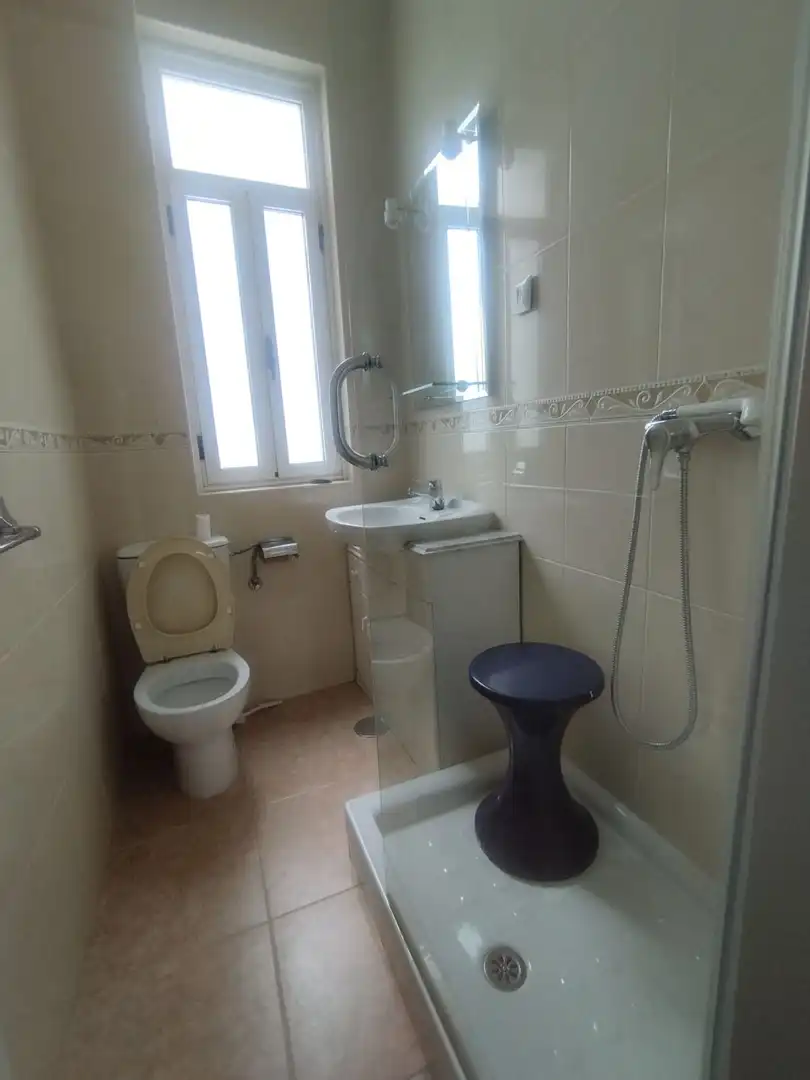 Bathroom of Flat for rent in Ferrol  with Air Conditioner and Furnished