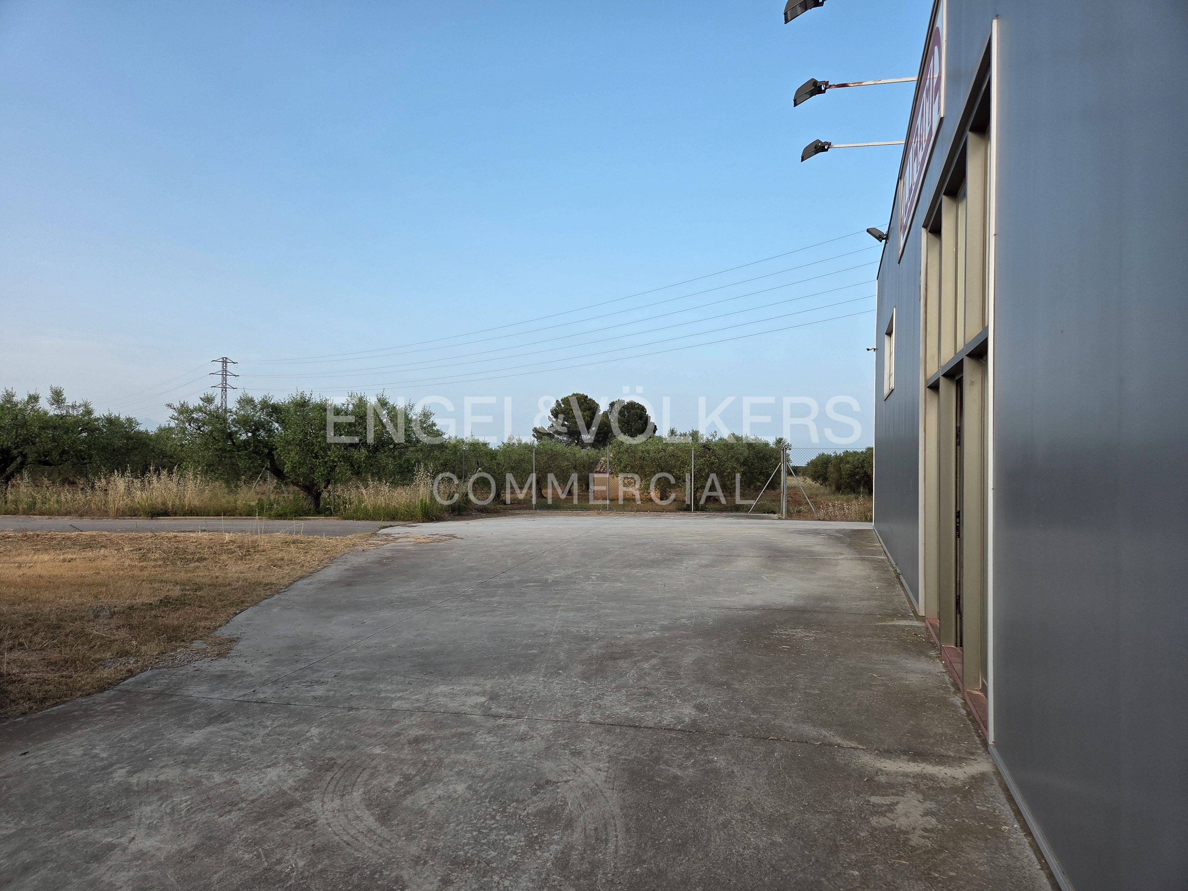 Vista exterior de Nau industrial en venda en Sant Quintí de Mediona
