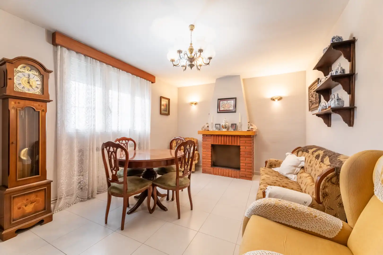 Sala de estar de Casa adosada en venta en Chiloeches con Calefacción y Balcón