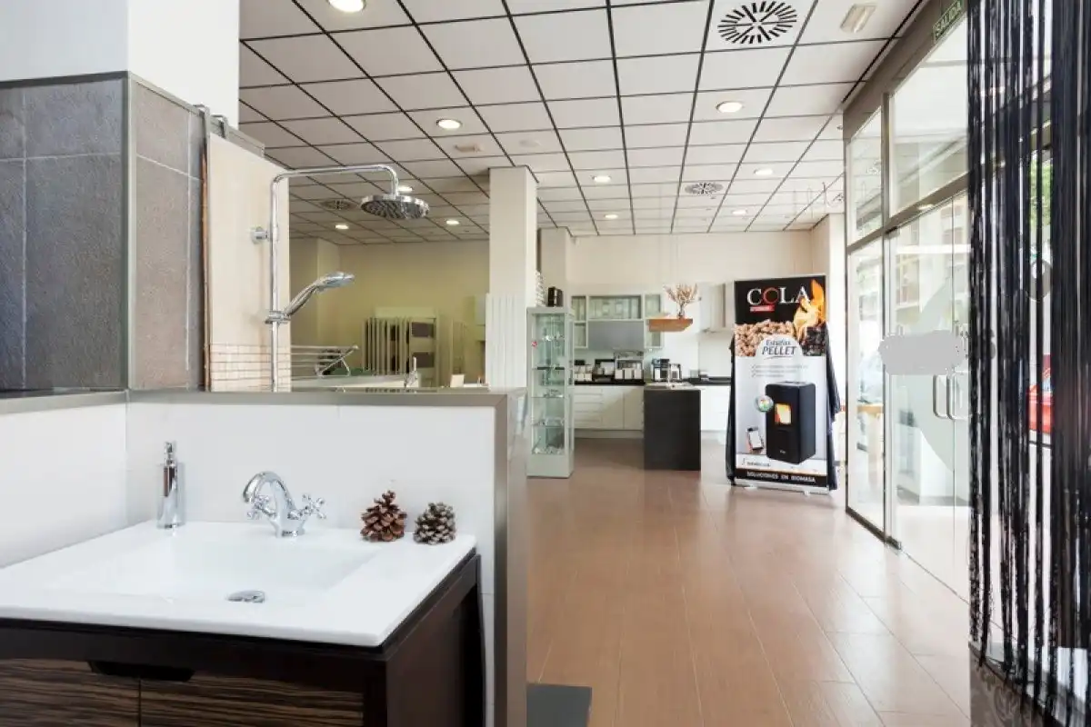 Local en venda a Calle BALLESTEROS, FLORENTINO, 28, Las Fuentes