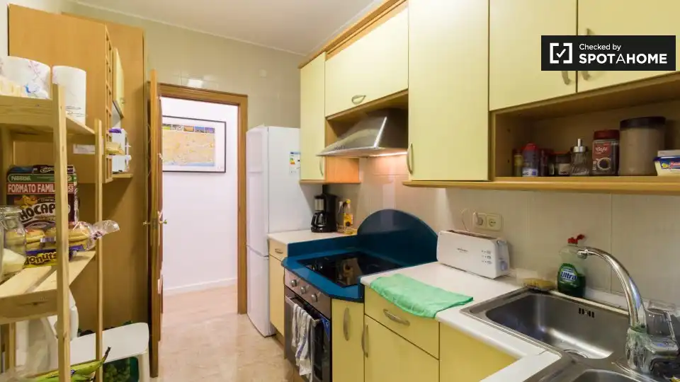 Cocina de Piso de alquiler en Barcelona con Aire acondicionado, Calefacción y Amueblado