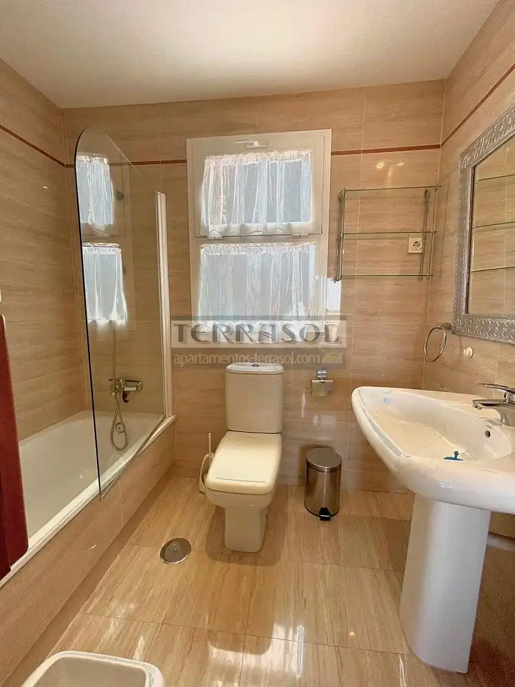 Baño de Ático en venta en Vélez-Málaga con Aire acondicionado, Calefacción y Jardín privado