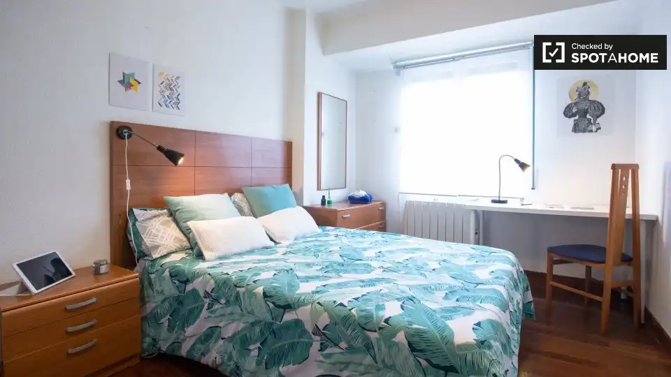 Room in Santutxu - Basarrate