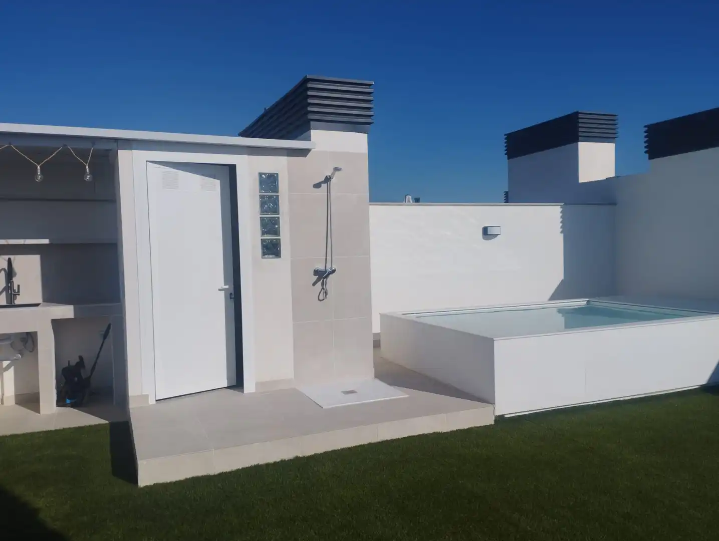 Swimming pool of Attic for rent in Granada  with Air Conditioner, Heating and Storage room