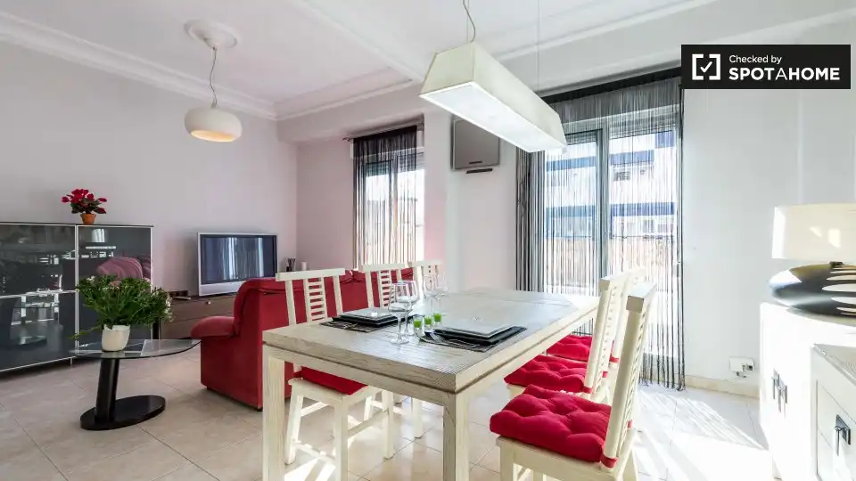 Flat with terrace to rent in L'Eixample