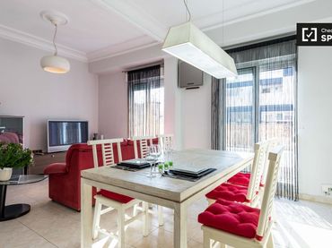 Flat with balcony to rent in L'Eixample