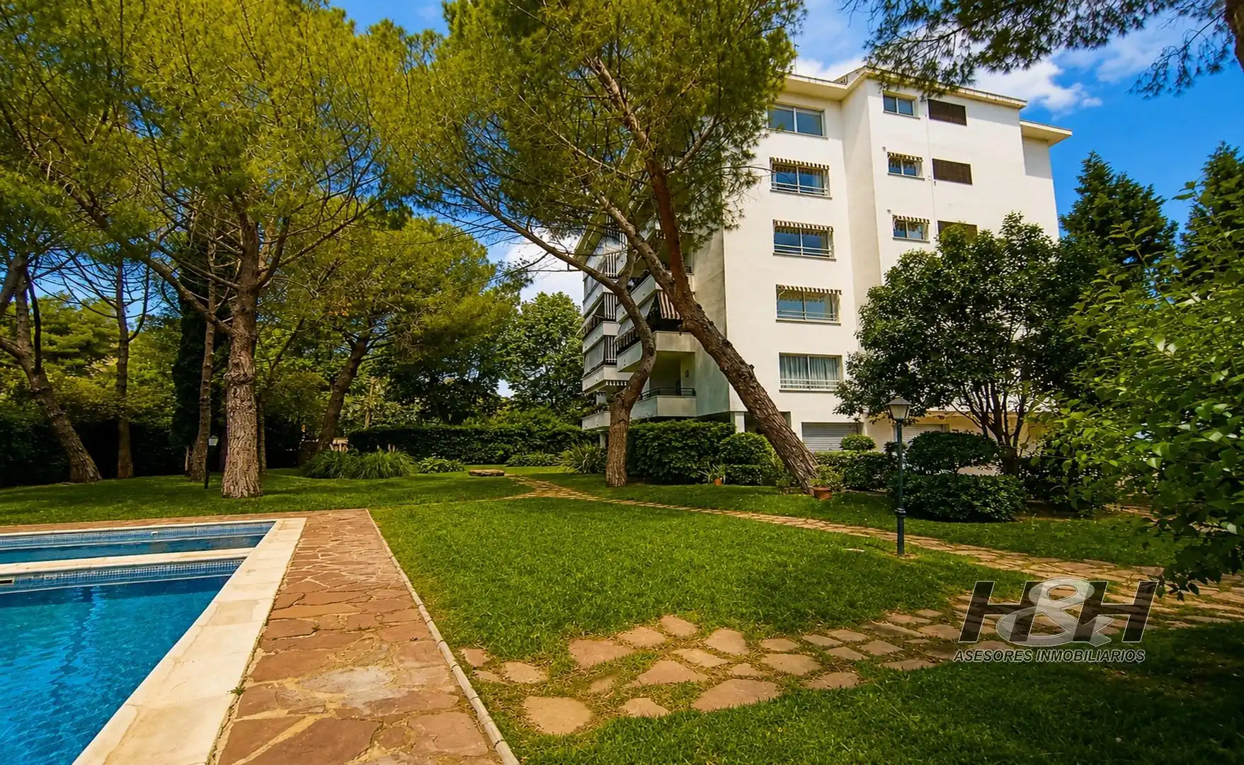 Vista exterior de Piso en venta en Náquera con Jardín privado, Terraza y Balcón