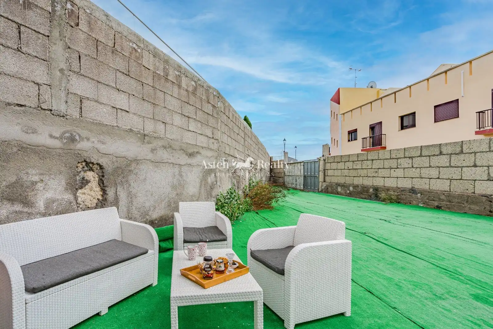 Vista exterior de Casa o chalet en venta en San Miguel de Abona con Jardín privado y Terraza