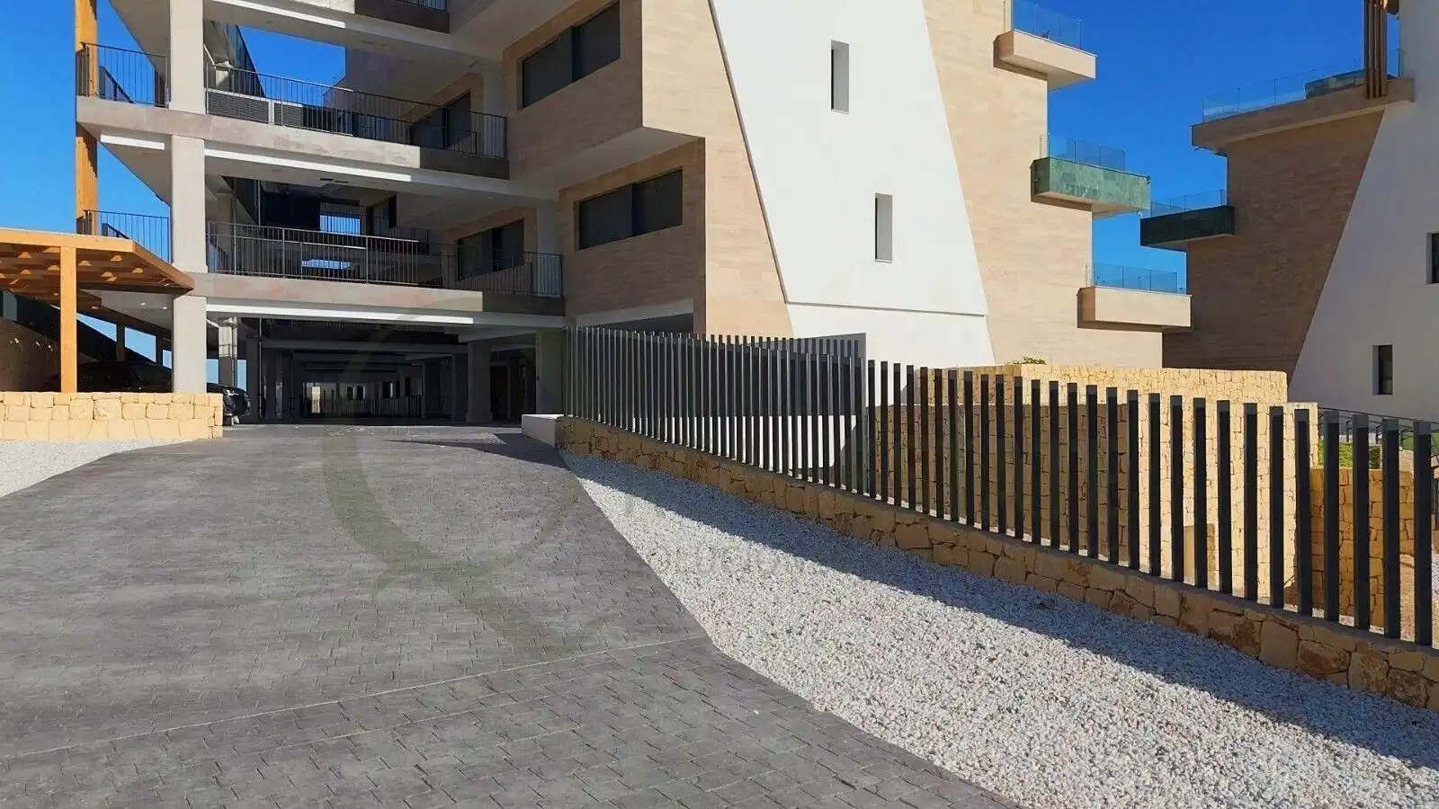 Außenansicht von Wohnung zum Verkauf in Finestrat mit Klimaanlage, Heizung und Privatgarten